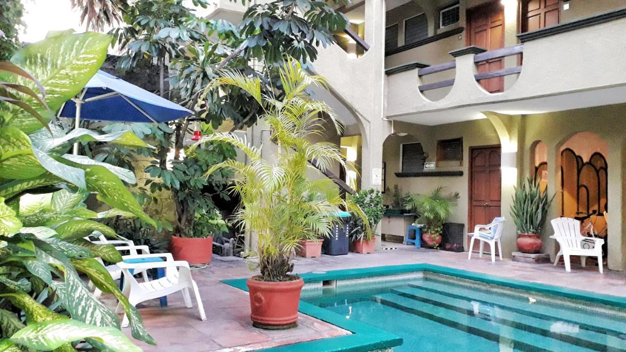 Solimar Inn Suites Сиуатанехо Екстериор снимка