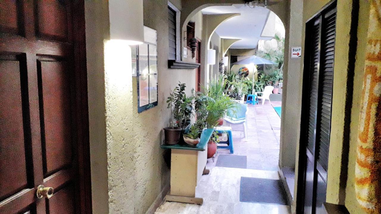 Solimar Inn Suites Сиуатанехо Екстериор снимка