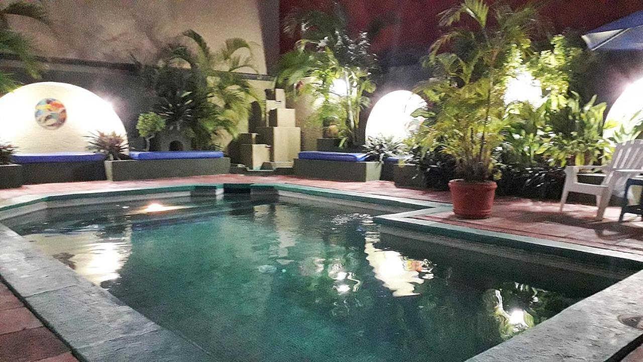 Solimar Inn Suites Сиуатанехо Екстериор снимка